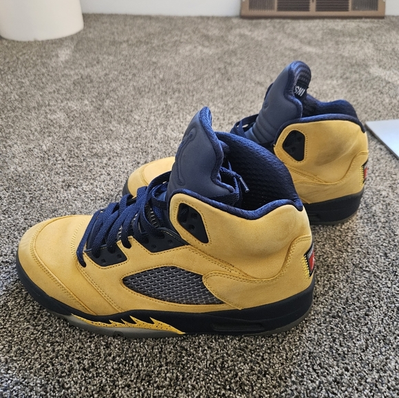 AIR JORDAN 5 RETRO SP "MICHIGAN" - Picture 6 of 6